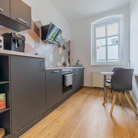 Modernes Apartment - Zentral, Ruhig, Wlan, Netflix, Kueche, Schreibtisch, Parkplatz, Waschtrockner Cottbus Buitenkant foto