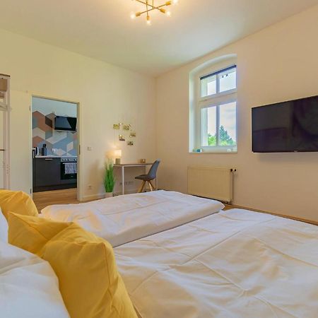 Modernes Apartment - Zentral, Ruhig, Wlan, Netflix, Kueche, Schreibtisch, Parkplatz, Waschtrockner Cottbus Buitenkant foto