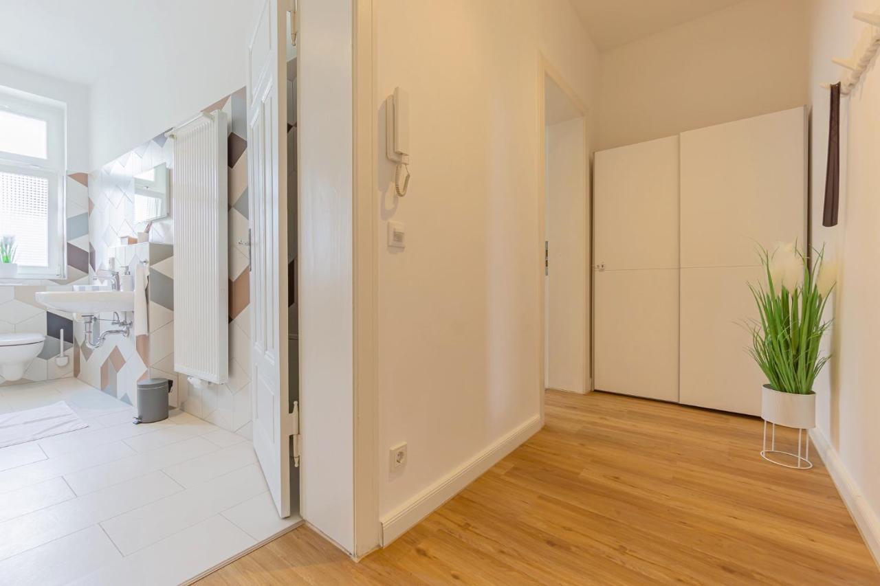 Modernes Apartment - Zentral, Ruhig, Wlan, Netflix, Kueche, Schreibtisch, Parkplatz, Waschtrockner Cottbus Buitenkant foto