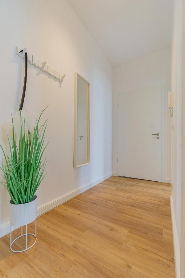 Modernes Apartment - Zentral, Ruhig, Wlan, Netflix, Kueche, Schreibtisch, Parkplatz, Waschtrockner Cottbus Buitenkant foto