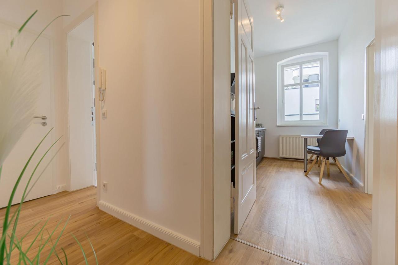 Modernes Apartment - Zentral, Ruhig, Wlan, Netflix, Kueche, Schreibtisch, Parkplatz, Waschtrockner Cottbus Buitenkant foto
