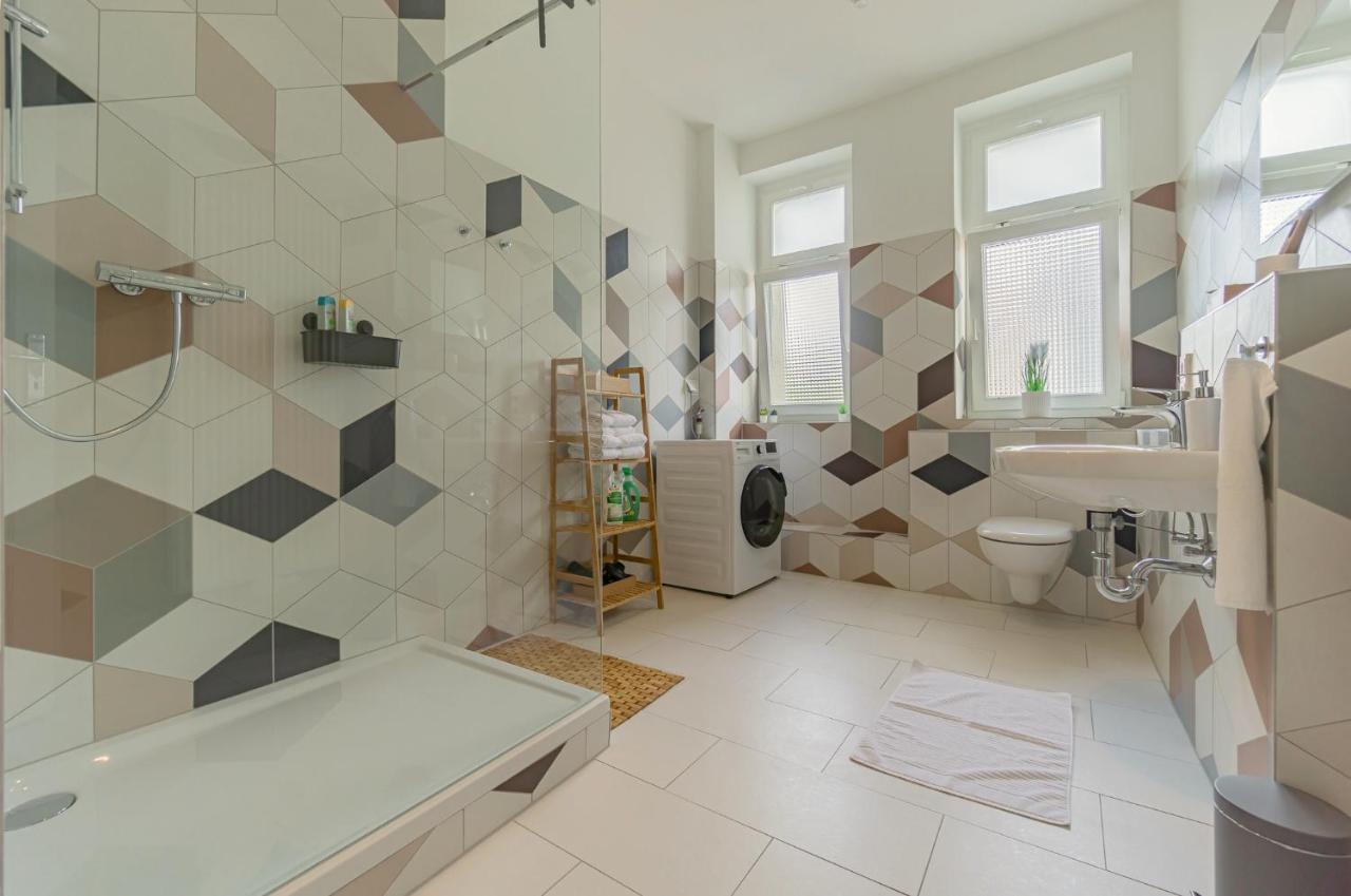 Modernes Apartment - Zentral, Ruhig, Wlan, Netflix, Kueche, Schreibtisch, Parkplatz, Waschtrockner Cottbus Buitenkant foto